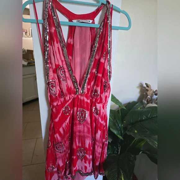 Red Tie-Dye Plunge Dress - Picture 4 of 8